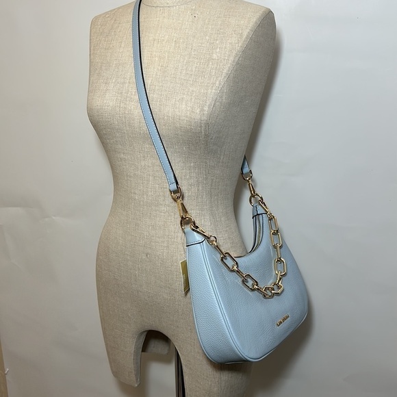 Cora Large Pebbled Leather Chain-Link Crossbody Bag - Picture 7 of 11